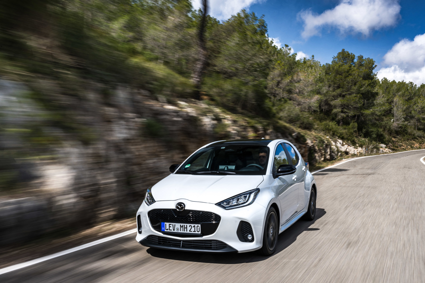 Mazda 2 Hybrid 2026 : la petite citadine qui voit la vie en grand